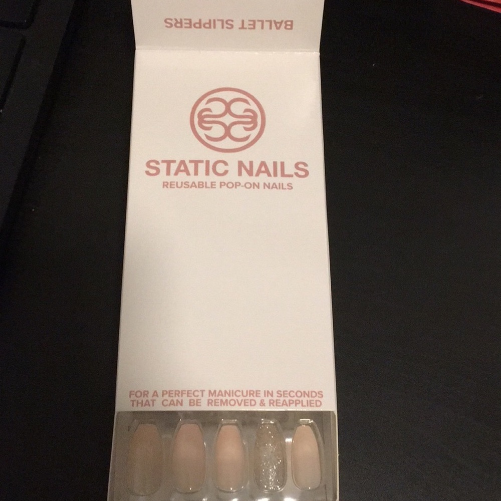 Press on Nails glue included